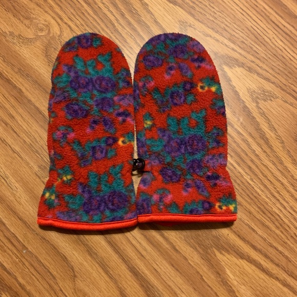 GAP Women’s Mittens Size Medium - Picture 2 of 3